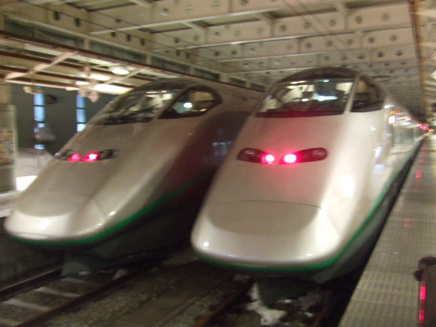 新庄駅1・2番線 並んだつばさ号