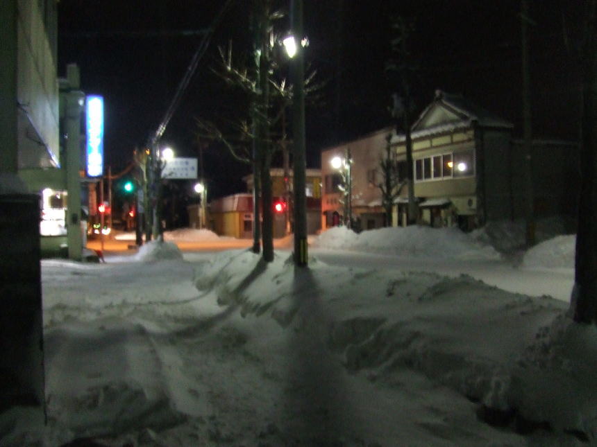 余目駅前の雪景色