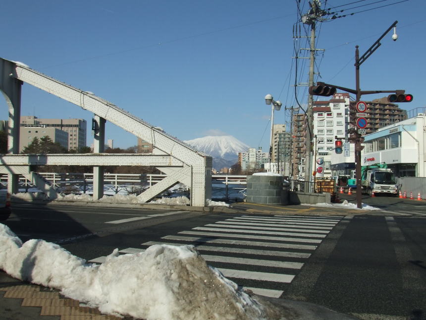 開運橋越しの岩手山