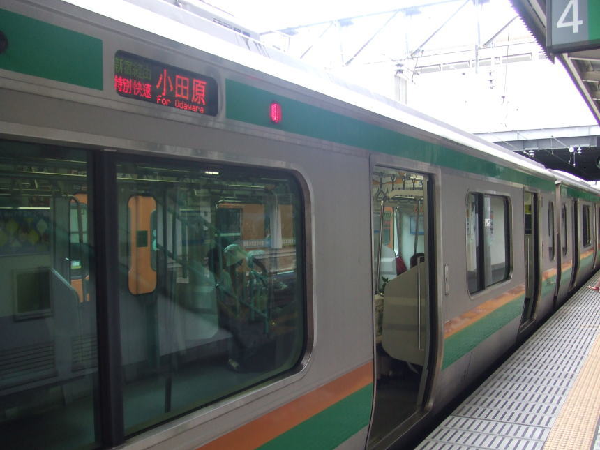 湘南ライナー小田原行電車