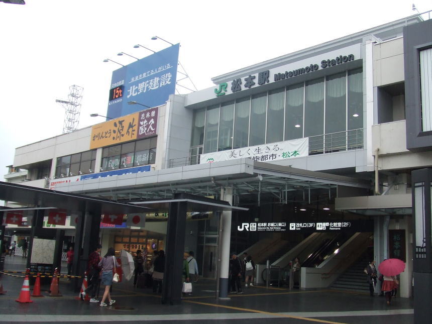 松本駅　お城口（東口）