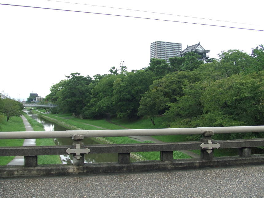 竹千代橋から見える岡崎城