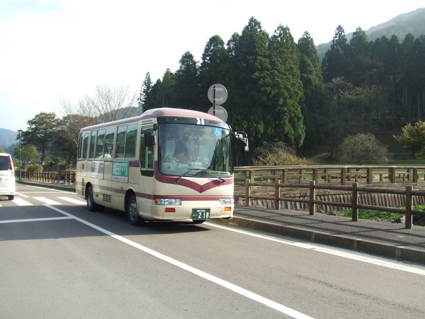 復原街並についたバス