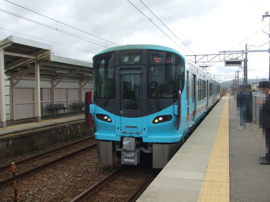 西高岡駅1番ホーム