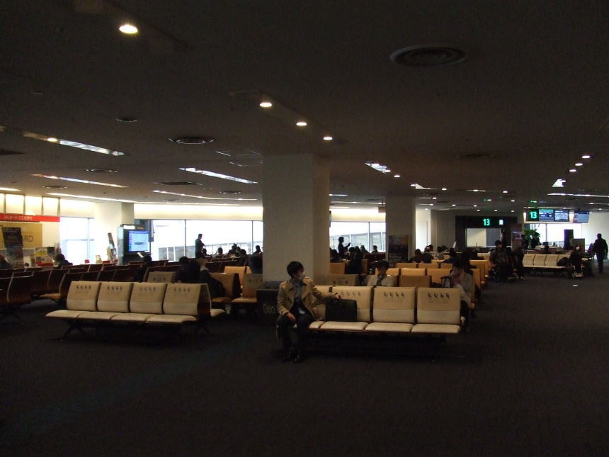 13番搭乗口周辺