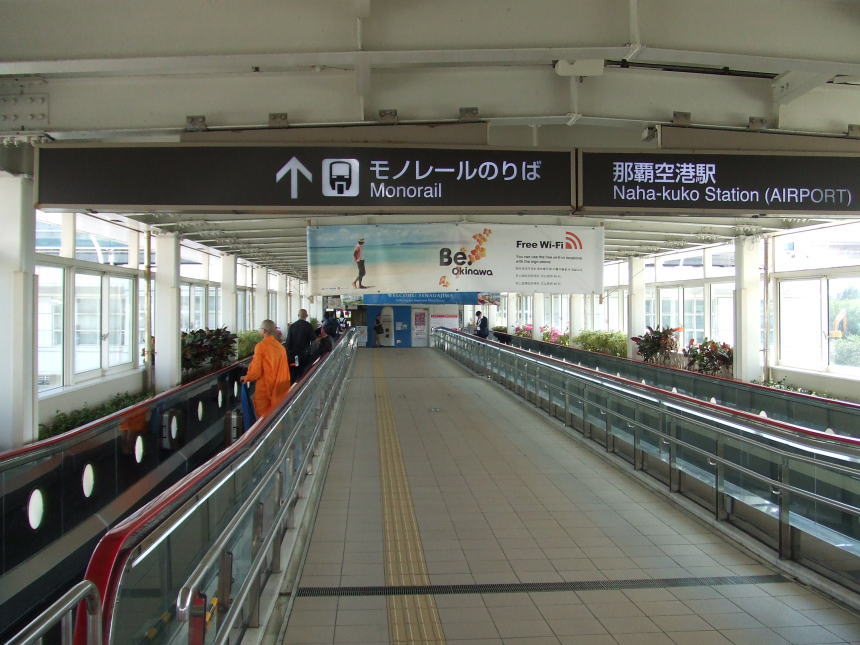 モノレールのりばへの通路