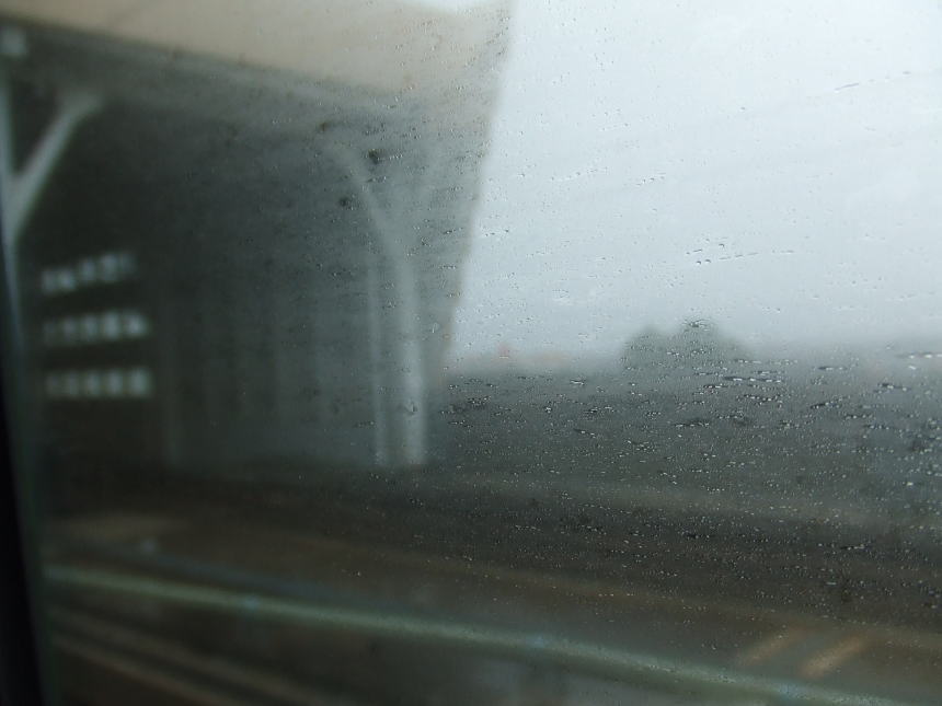 新青森駅で再び雨が強まる