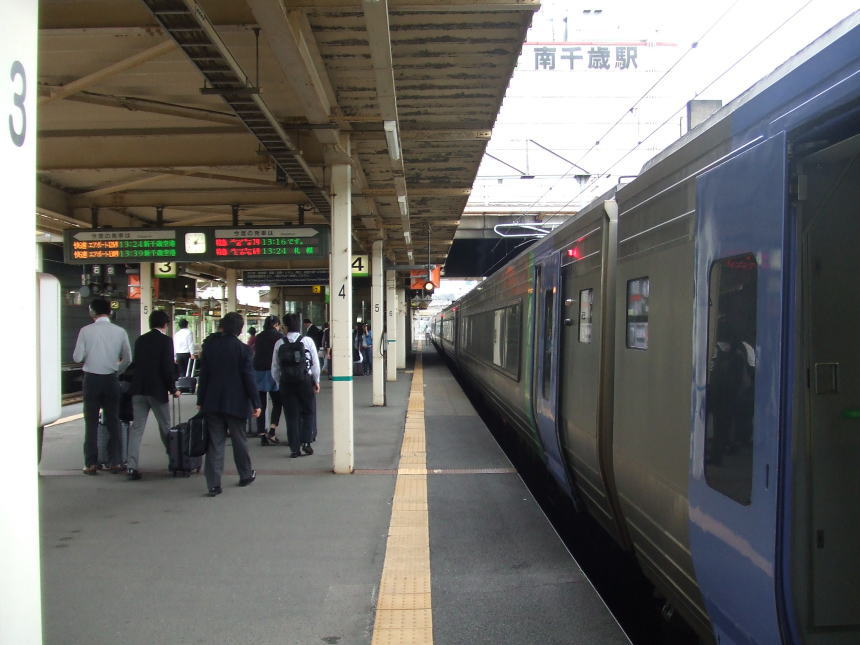 南千歳駅4番ホーム