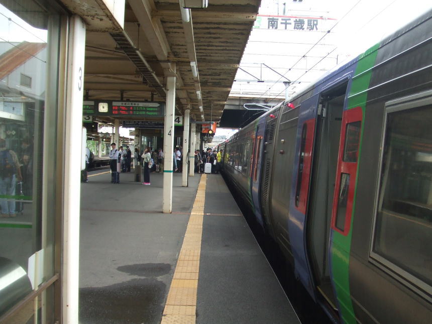 南千歳駅4番ホーム