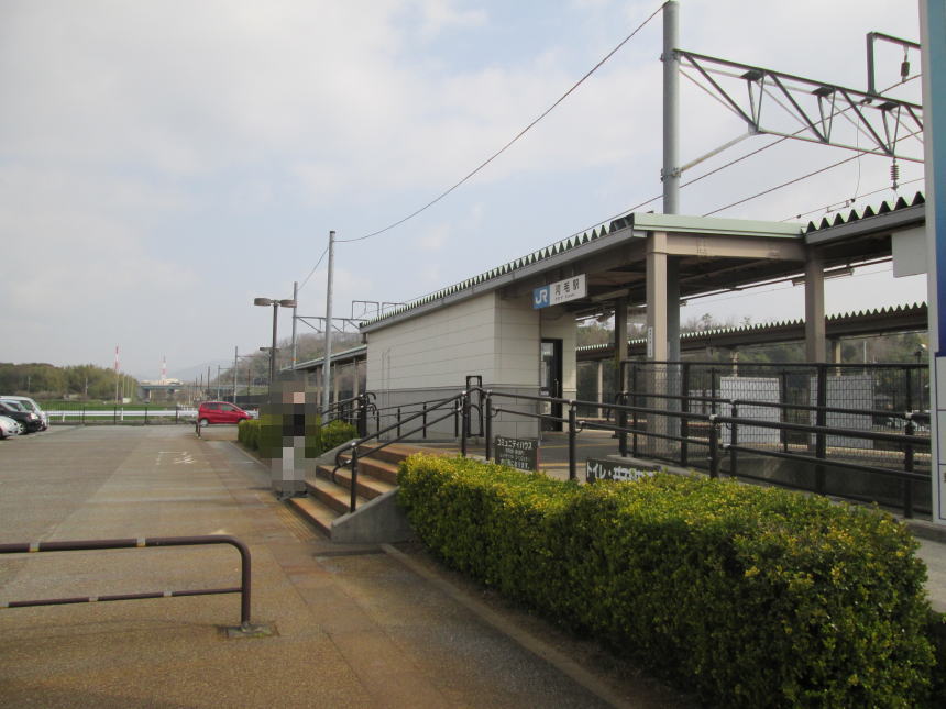 河毛駅2番ホーム側の駅舎