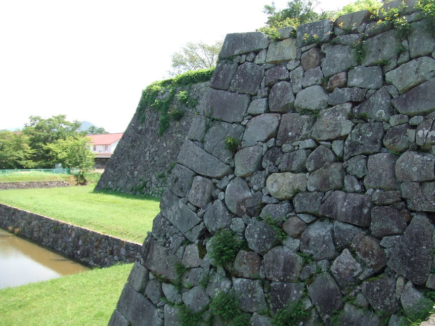 内堀と石垣