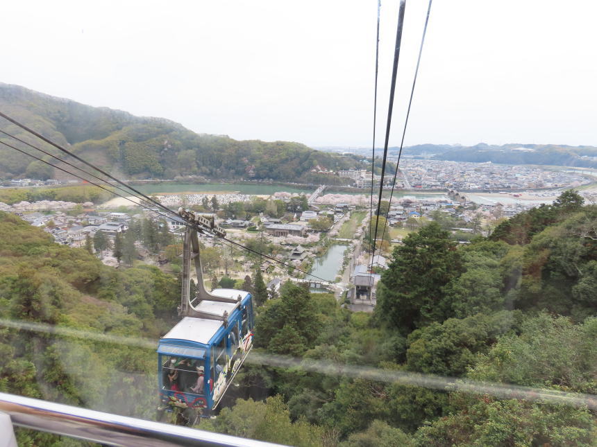 ロープウェイ乗車中