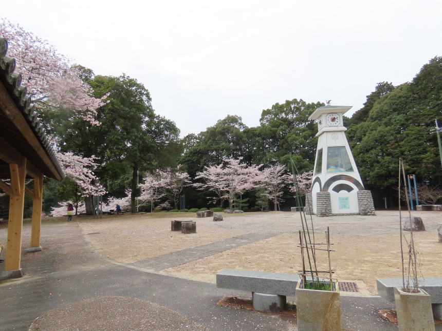 ロープウェイ山頂駅の広場
