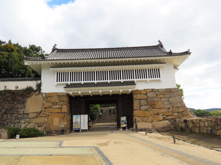 不明門（外側）