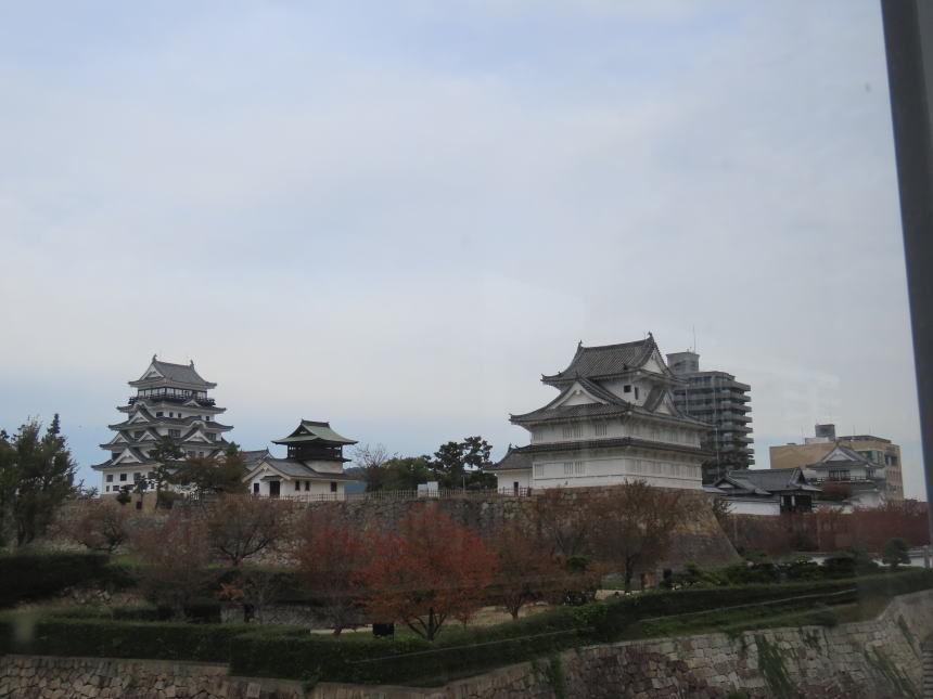 新幹線ホームから見えた福山城