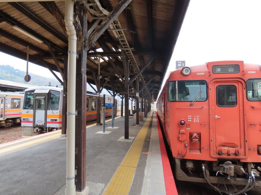 津山駅1番ホーム