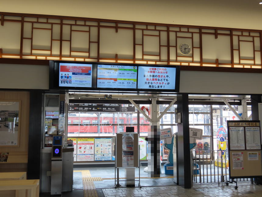 津山駅改札（外側）