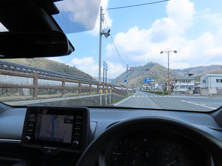 高梁川沿いの塀